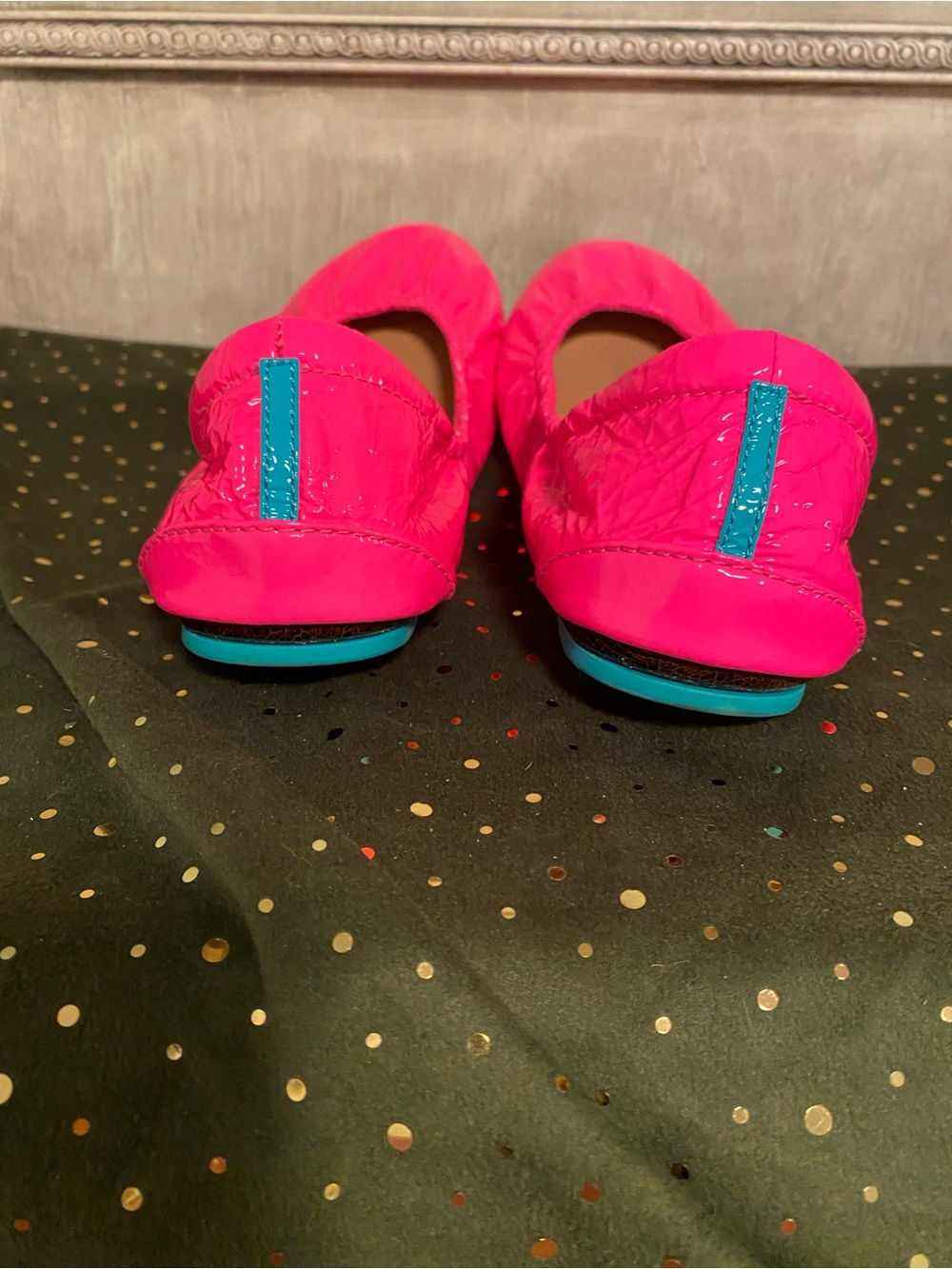 EUC Tieks Pop Pink Patent Ballet Flats Size 10 - Picture 3 of 8